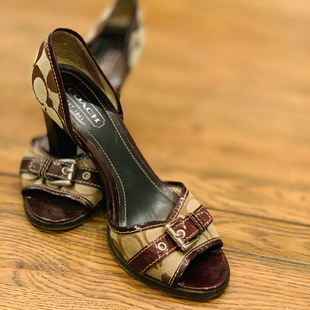 Signature C Coach Buckle Slings in EUC Size 7.5 B